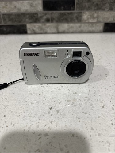Sony Cyber-shot DSC-P32 Digital Camera 3.2MP - Silver, Tested, Works