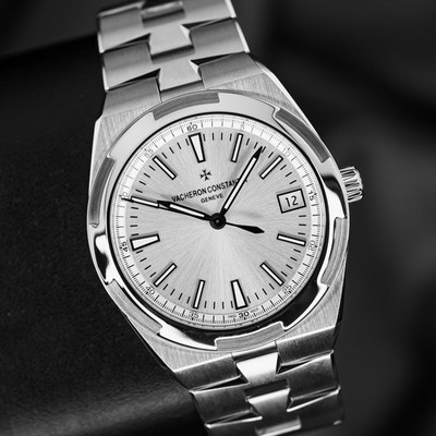 Vacheron Constantin Overseas Silver Dial 41mm Steel 4500V B&P Exclnt Condition