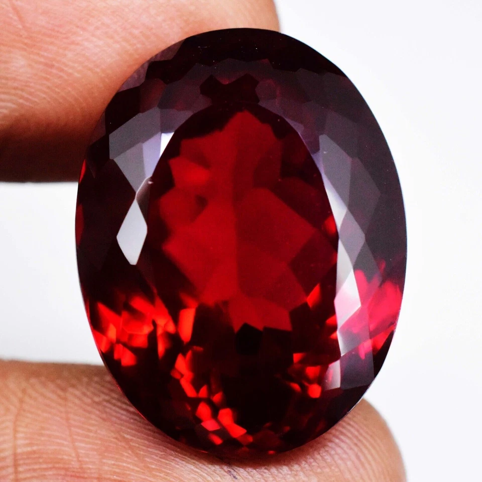 Granate almandino rojo masivo de 52,70 quilates certificado ovalado para joyería de alta gama Foto 2 de 4