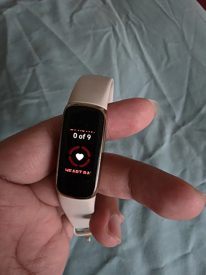 Fitbit Luxe Activity Fitness Tracker Watch (NO CHARGER) (97) - Image 4 of 4