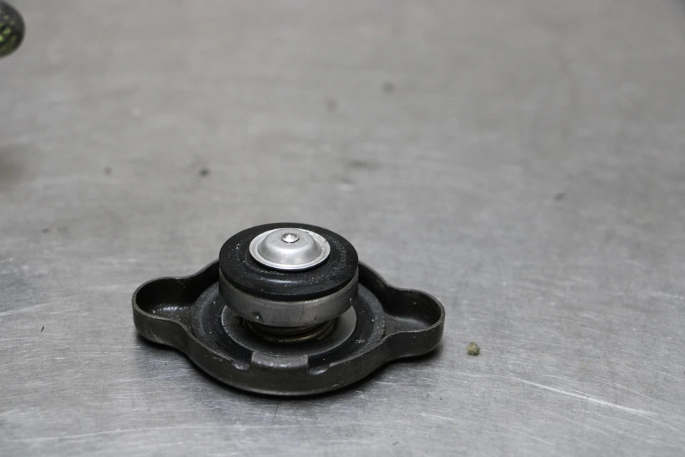 02-12 Suzuki VSTROM 1000 DL1000 Engine Radiator Cap Foto 4 de 4