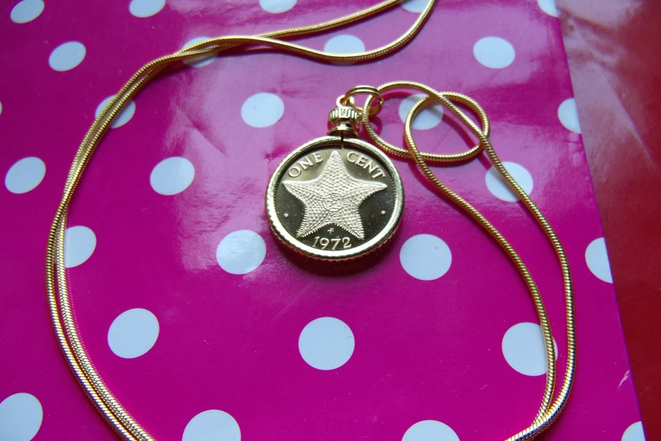 Colgante de moneda a prueba de estrellas de mar de las Bahamas 1972 en una cadena de serpiente llena de oro de 24". Foto 3 de 4