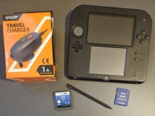 Nintendo 2DS Console Portatile - Nera e Blu con Caricatore Gioco *Schermo Danneggiato*