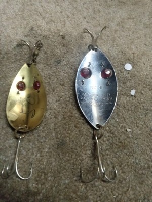 2 Wobbler Lures 1 gold 1 Silver 