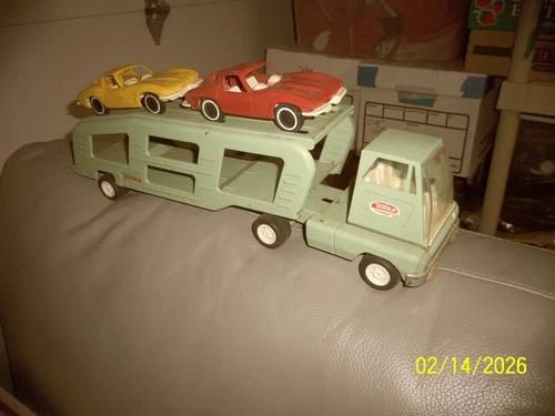Vintage stressed steel Green Tonka Car Carrier w/2 Plastic 1963  Chevy Corvettes