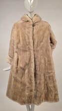 RARE VINTAGE 1940  S BEAUTIFUL BLONDE MUTTON FUR COAT W HEART  BENCH SATIN 