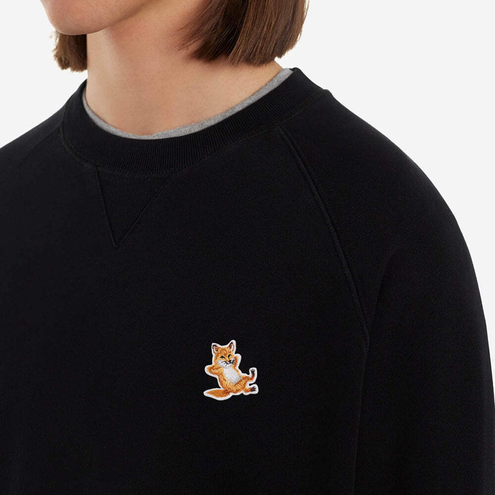 Maison Kitsune Chillax Fox Patch Classic Sweatshirt Black Maison Kitsune Chillax Fox Patch Classic Sweatshirt Black