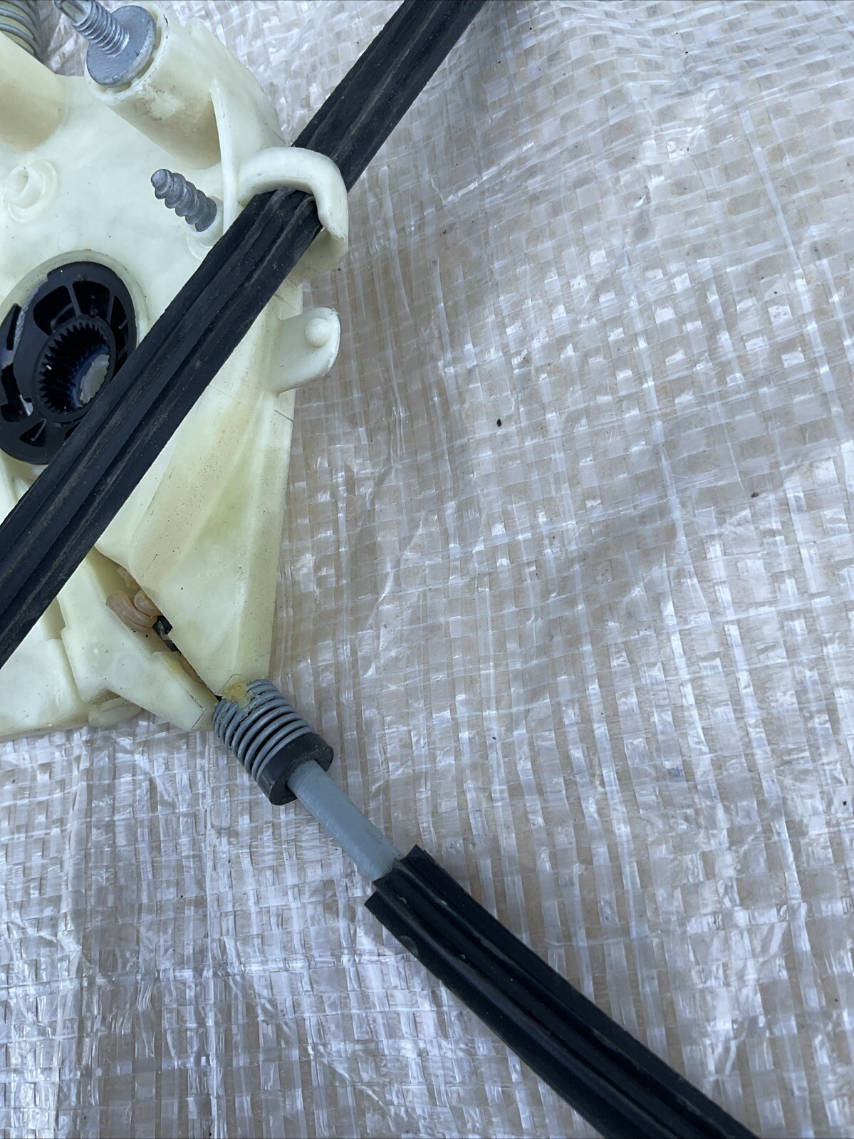 LEFT REAR WINDOW REGULATOR ASSEMBLY OEM 26K 14-19 MASERATI QUATTROPORTE