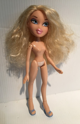 BRATZ BIRTHDAY CLOE DOLL 2007 MGA Original Shoes / Feet HTF 10 
