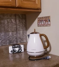 Evoloop 1.7L Stainless Steel Electric Kettle BPA-Free Auto Shut-Off Glossy Cream