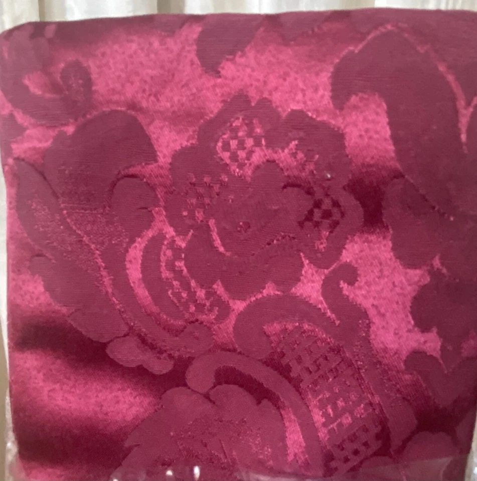 Juego de 4 servilletas de mesa WATERFORD 21 pulgadas cuadradas granate jacquard de lujo nuevas Foto 4 de 4