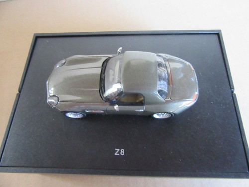 25H Minichamps BMW Z8 Hard Top Green Metal 1:43 + Box Set BMW Dealership - Picture 5 of 9
