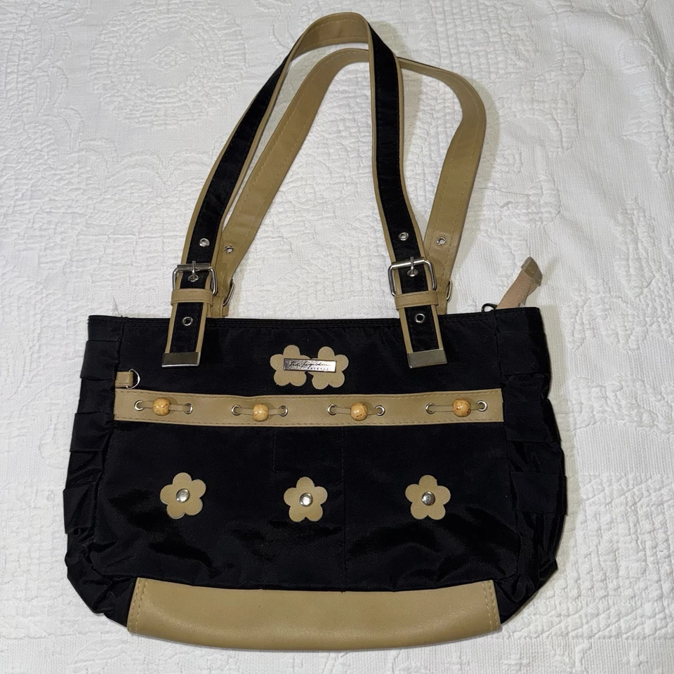 Bolso de hombro de nailon negro y tostado Y2K correas ajustables decoración floral 3D madera Foto 2 de 4