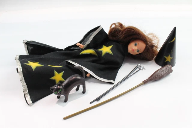 31 Mary Quant Daisy Doll Vintage 1970s w/ Broomstick Witch Outfit & Accessories