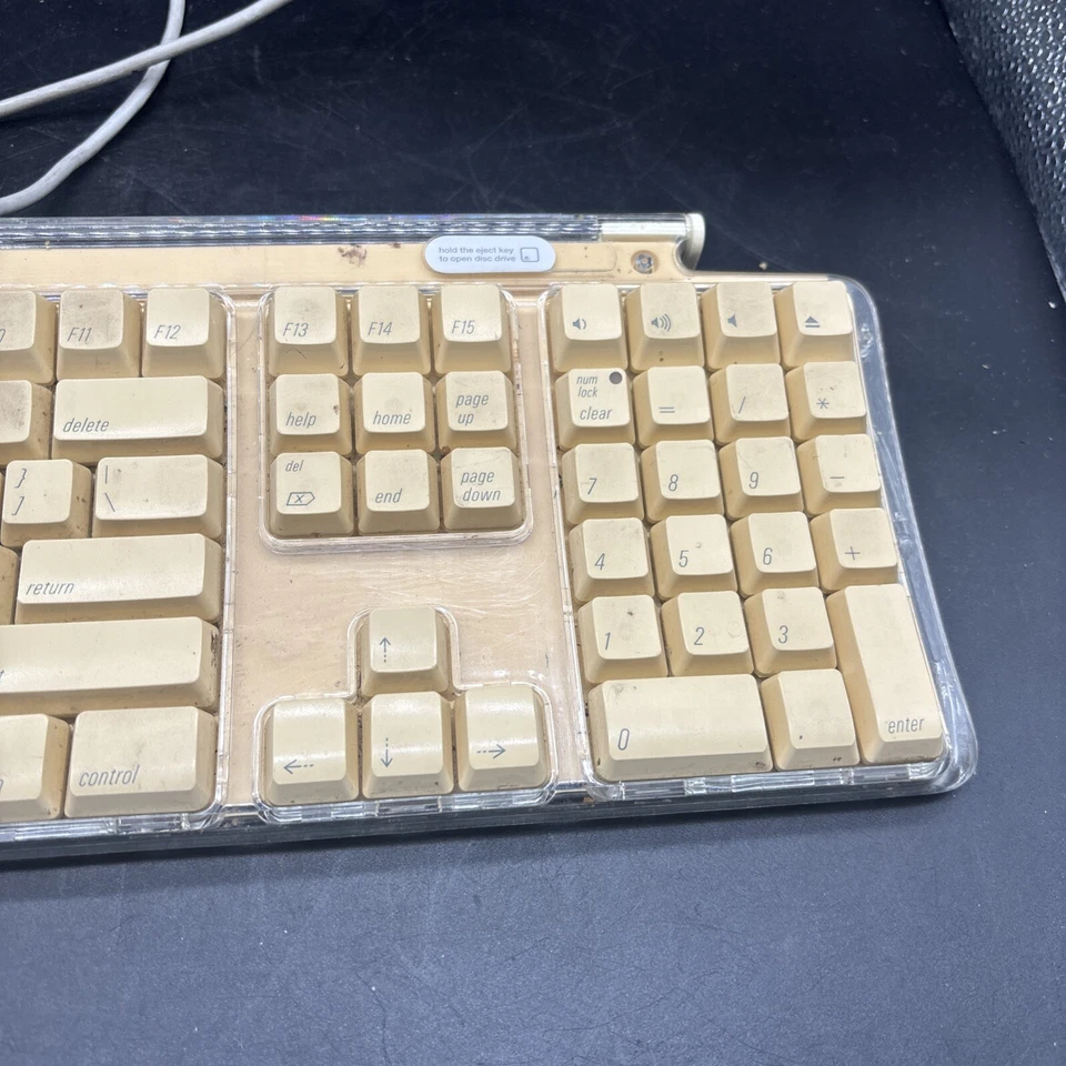 Apple Pro Keyboard White USB Keyboard for Power Mac Mac G3 G4 G5 M7803 M8691LL/A - Image 2 of 4