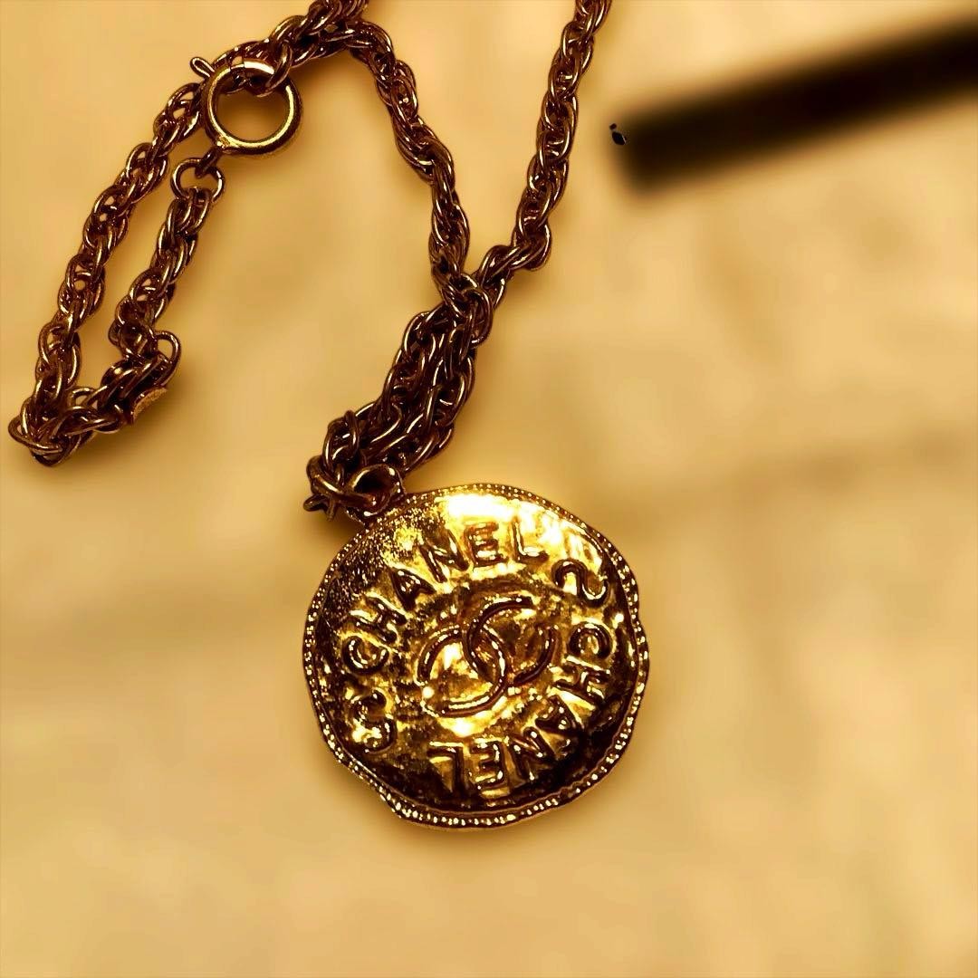Chanel Gold Coin Pendant Necklace France Used Vintage 38g thumbnail 5