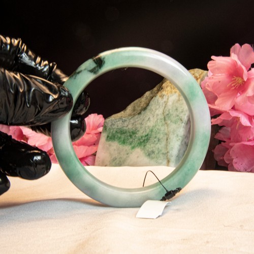 62 mm natürlicher Jade Jadeit Armreif | weiß & hellgrün "Moos im Schnee" Muster - Bild 8 von 10