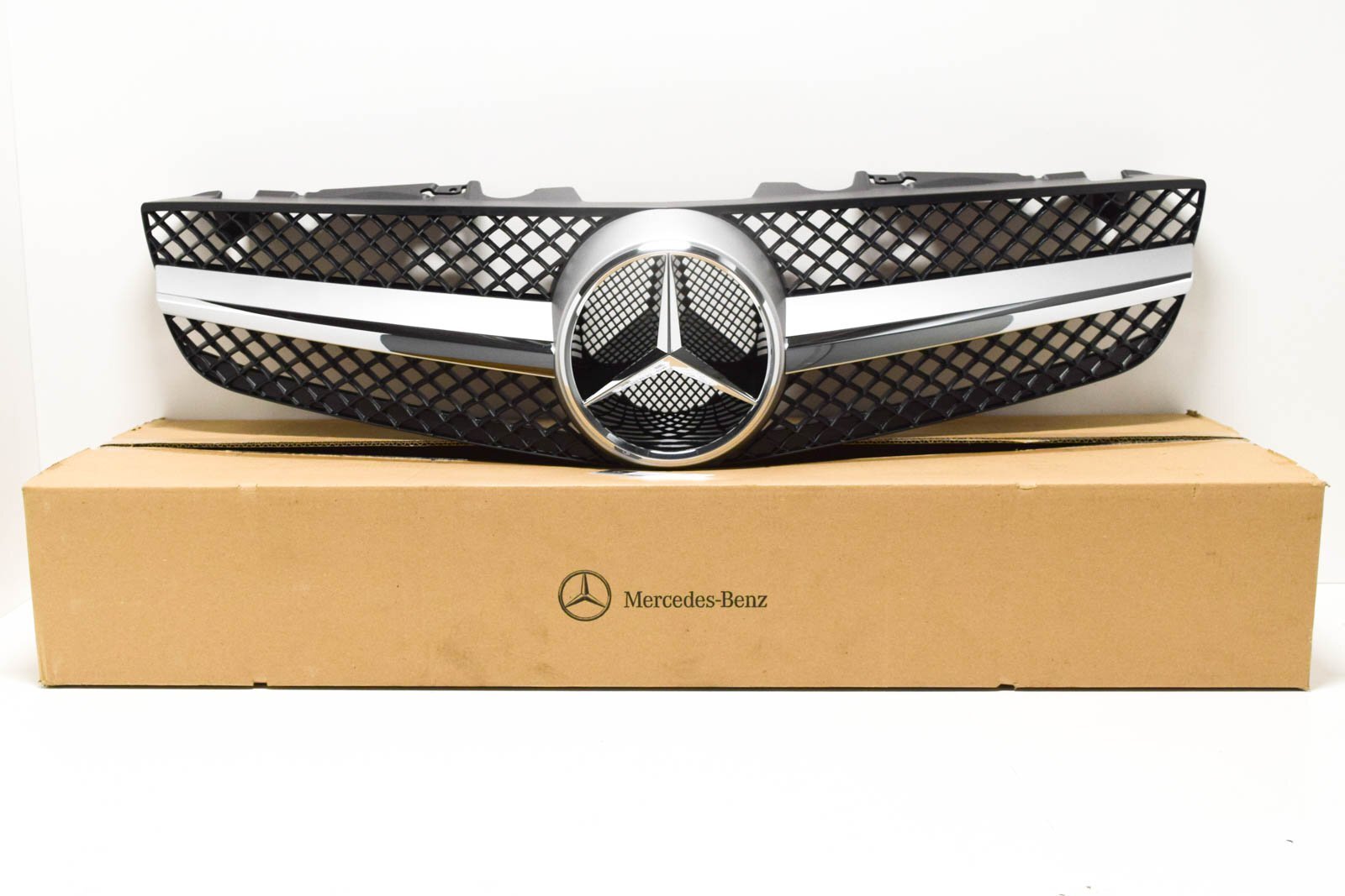 MB SL R230 Front Bumper Radiator Grille A2308802283 9776 NEW  