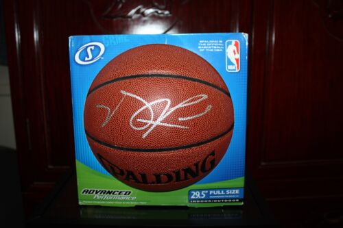 Derrick Rose Signed Basketball (Spalding NBA) - Picture 2 of 3