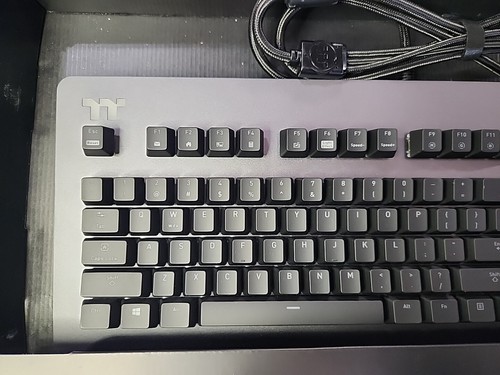 Thermaltake KB-LVT-SSSRUS-01 Level 20 RGB Titanium Gaming Keyboard Speed Silver - Picture 2 of 6