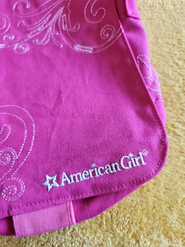 Bolso Bandolera American Girl Rosa Caliente 2011 Bordado Correa Ajustable Foto 2 de 4
