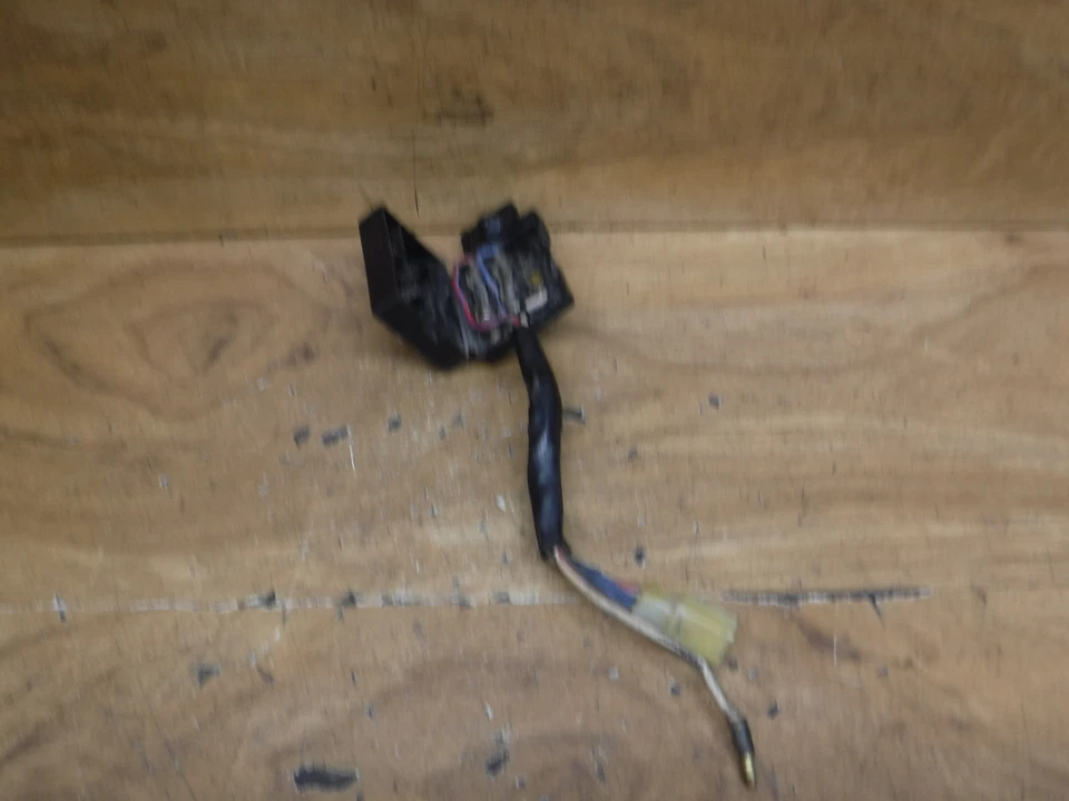 1972 72 HONDA CB350 CB 350 OEM CAIXA DE FUSÍVEIS ARNÊS QUADRO BOM FRETE RÁPIDO - Imagem 2 de 4