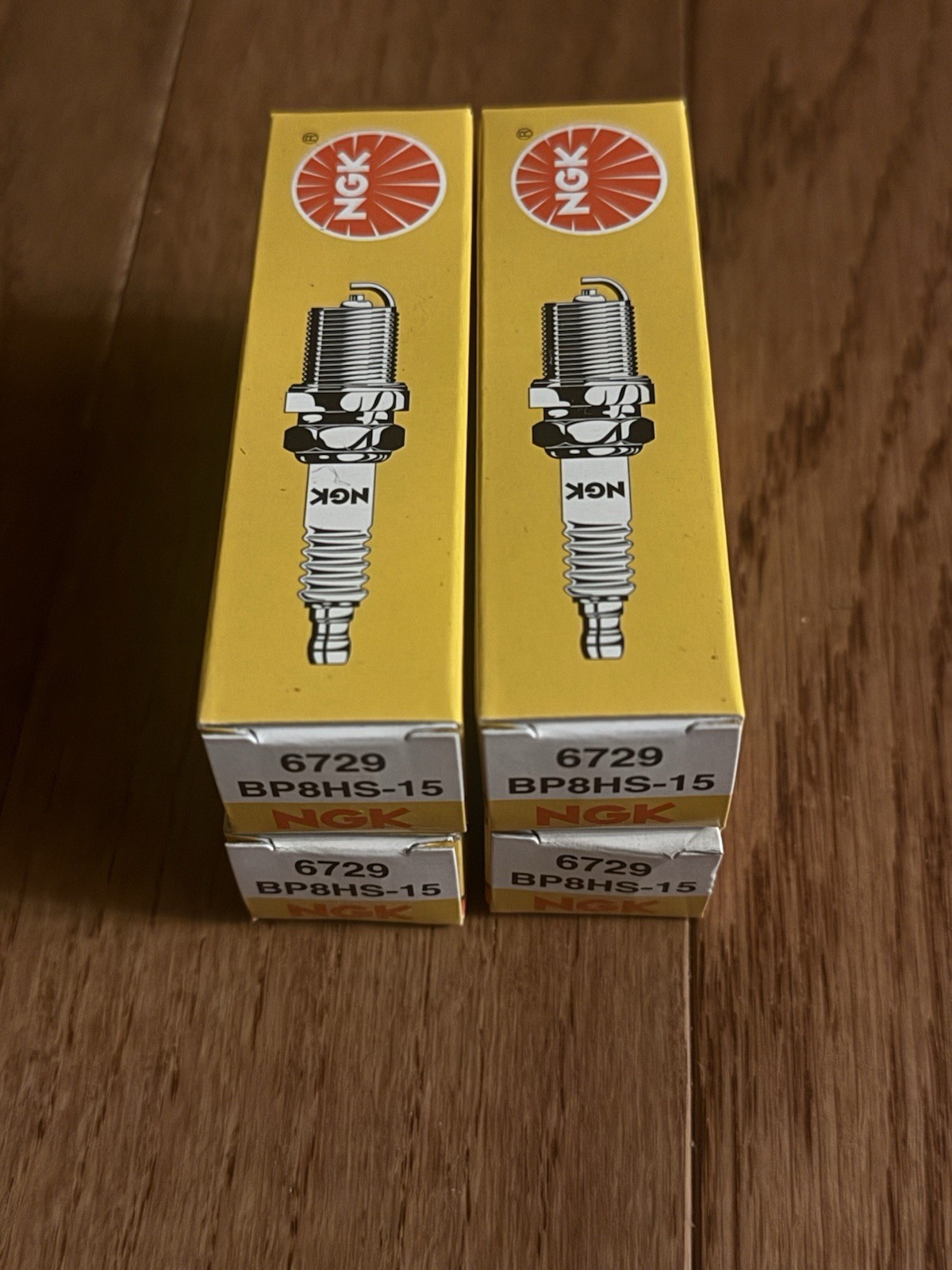 4 New NGK Spark Plugs BP8HS-15 6729