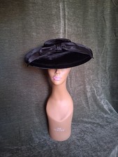 Vtg. Iconic New Look 50s Black "Sauser" Hat silk velour bow accent Exellent 