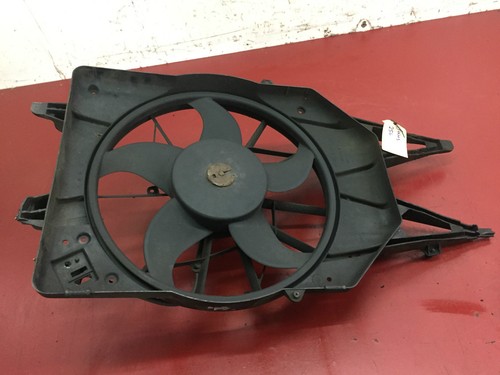 Ford Focus DNW Kombi 1.8 TDDI Gebläsemotor Kühlerlüfter Lüfter