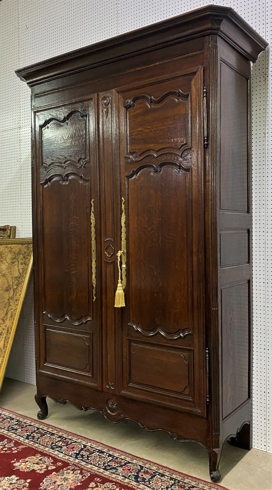 Armário de casamento antigo esculpido em carvalho francês da Normandia por volta de 1780 - Imagem 3 de 4