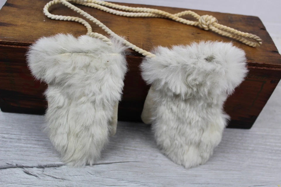 Kinder Fell Fäustlinge viktorianisches Zeitalter befestigtes Seil Ausstellungsstück antikes Dekor