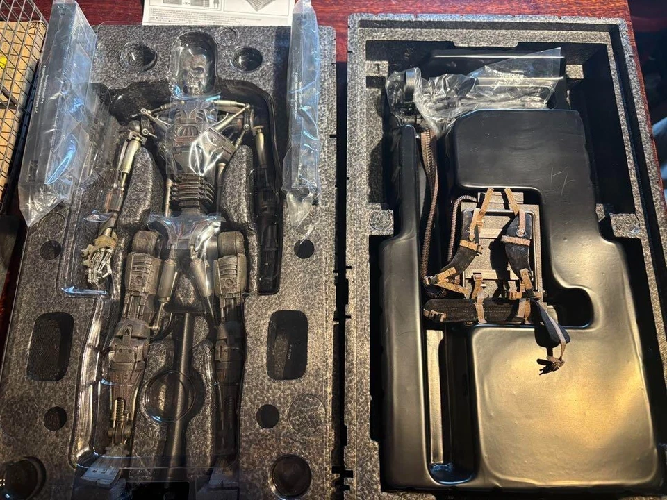 Figura de acción Hot Toys MMS93 T-600 Endoesqueleto Terminator Salvation usada Japón Foto 4 de 4