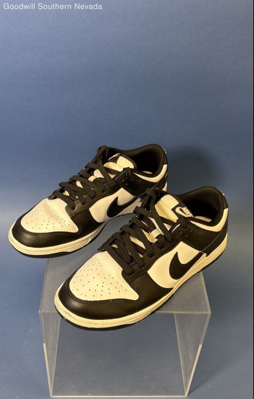 Nike Low Dunk "Panda" Sneakers Men's Black/White Casual Sneakers - Size 9.5