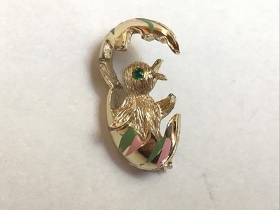 Vtg CHICK HATCHING FROM CRACKED EGG PIN Easter Brooch Gold Tone Green Eye
