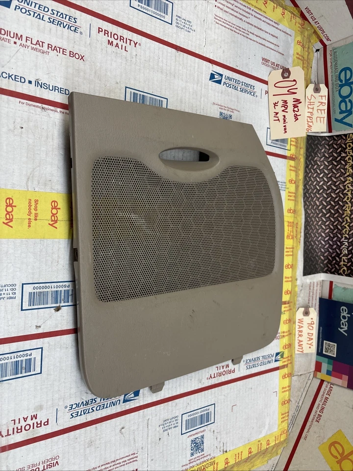 00-06 MAZDA MPV CUARTO TRASERO IZQUIERDO MOLDURA PANEL GATO ACCESO PUERTA MOLDURA # LC62685J1 Foto 4 de 4