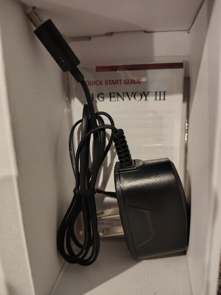 LG Envoy 3 III UN 170 UN170 - Black (US Cellular ) Flip Cell Phone - Image 3 of 4