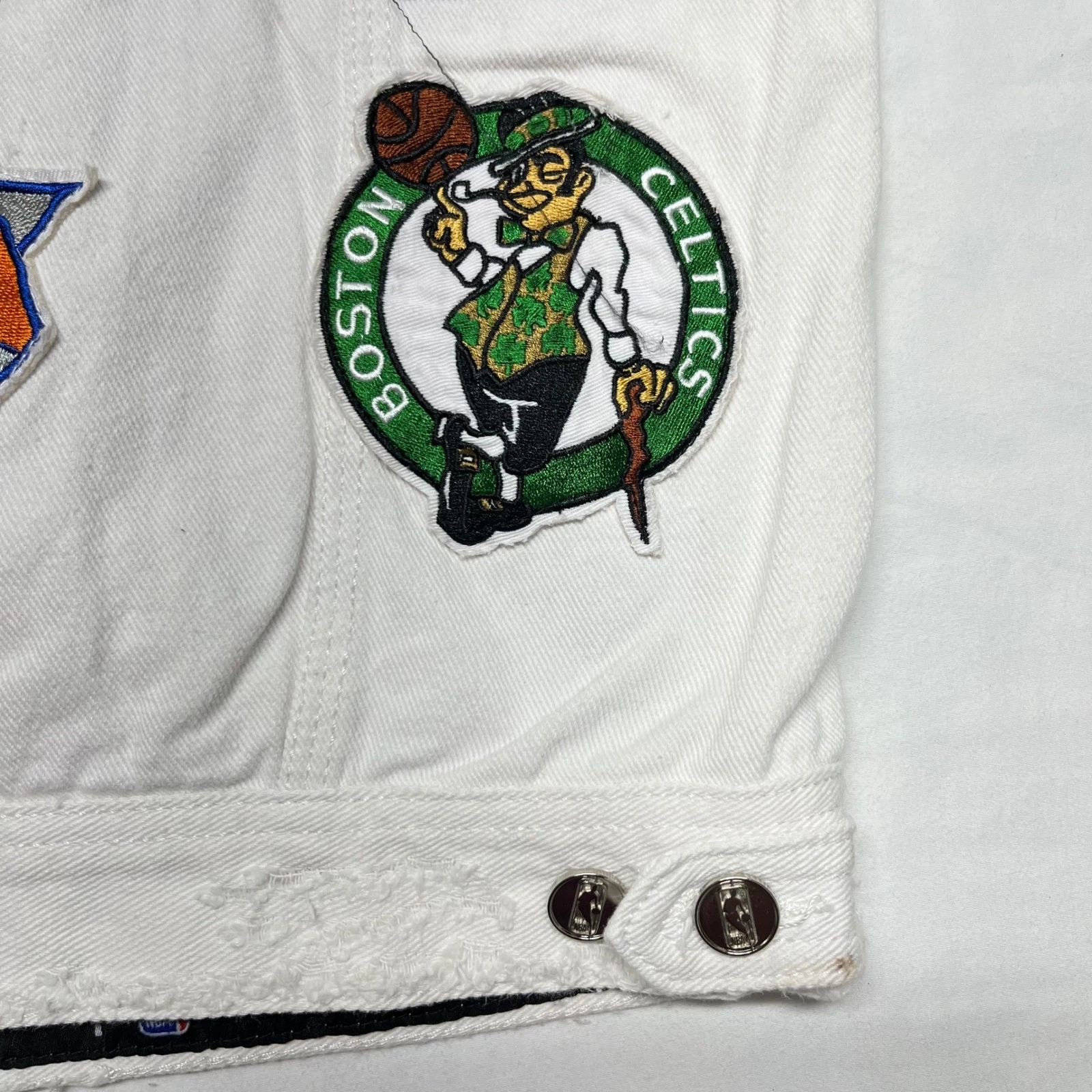 Heritage America UNK NBA Denim Vest Mens M White Distressed All Over Patches NWT - product detail image 10
