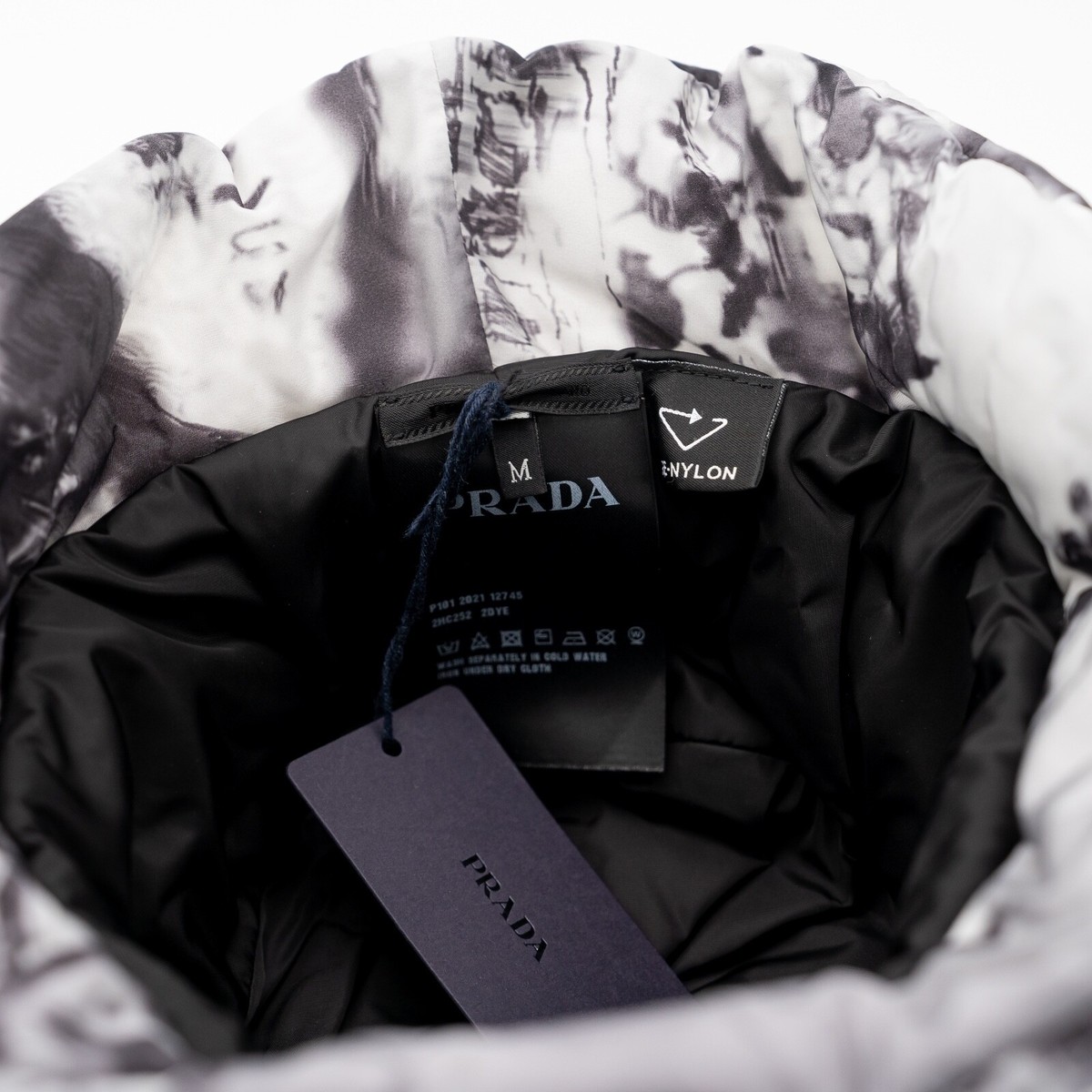 size L  Prada Bucket Hat Gray Print Re-Nylon Pattern Padded Puffer winter Prada Re-Nylon Padded Bucket Hat – Black (Size L) – Vanity  main image 4