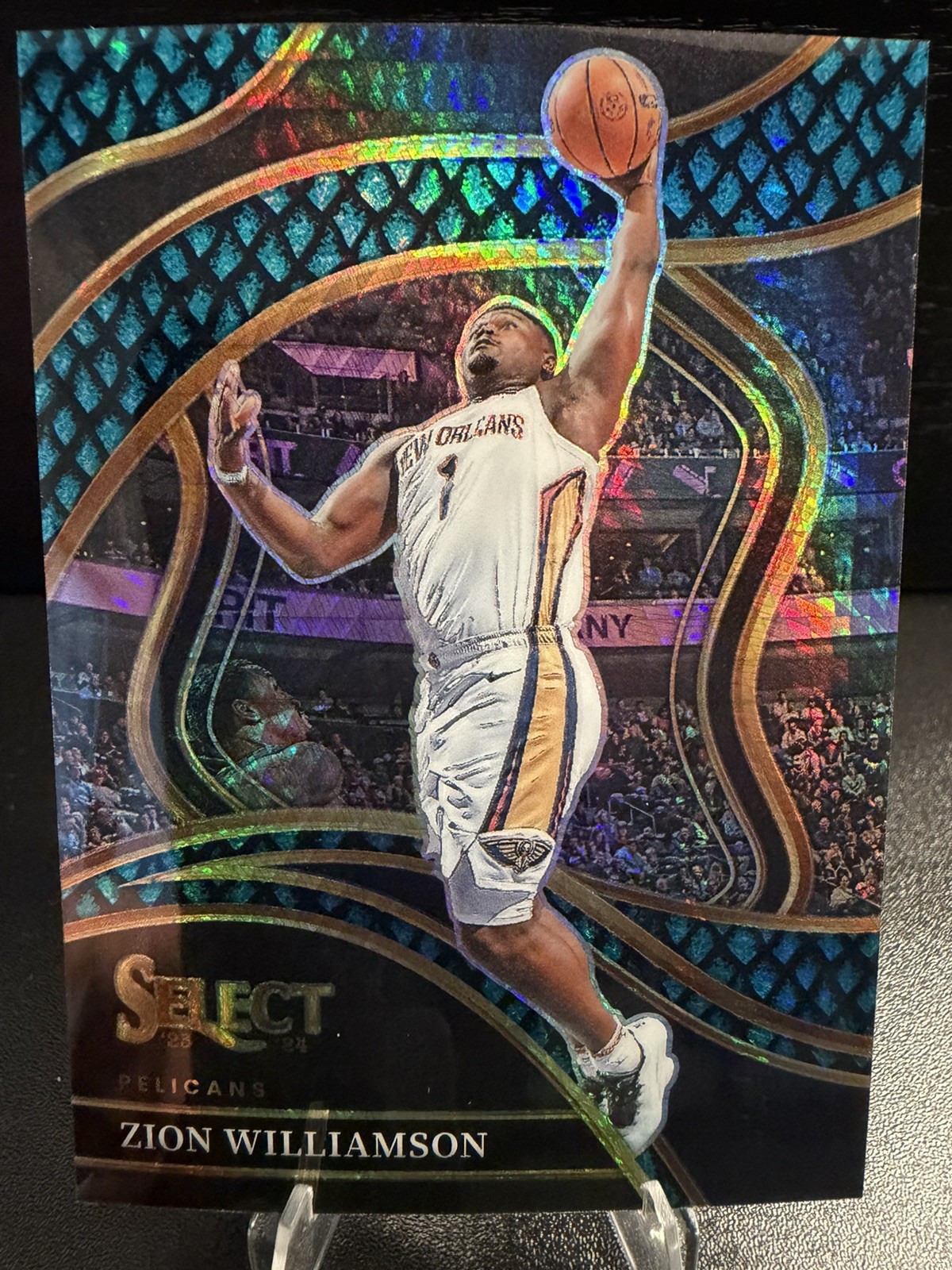 2023-24 Panini Select #236 Zion Williamson Dragon Scale /8 Courtside Pelicans