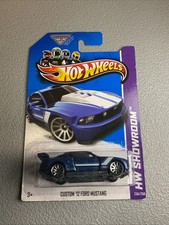 Hot Wheels 2013 Custom 12 Ford Mustang HW Showroom 230/250
