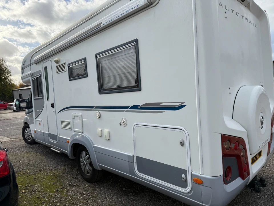 Motorhome and tow car - Image 2 of 4