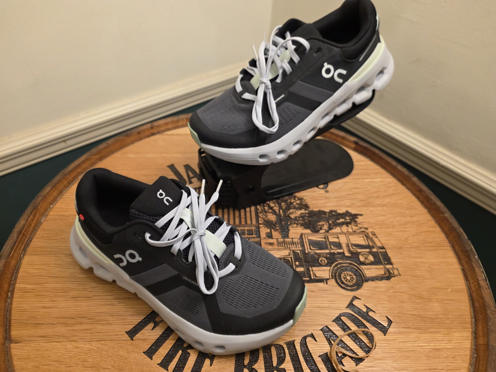 On Cloudrunner 2 Women's Sneakers Size 7.0 - Authentic Photos