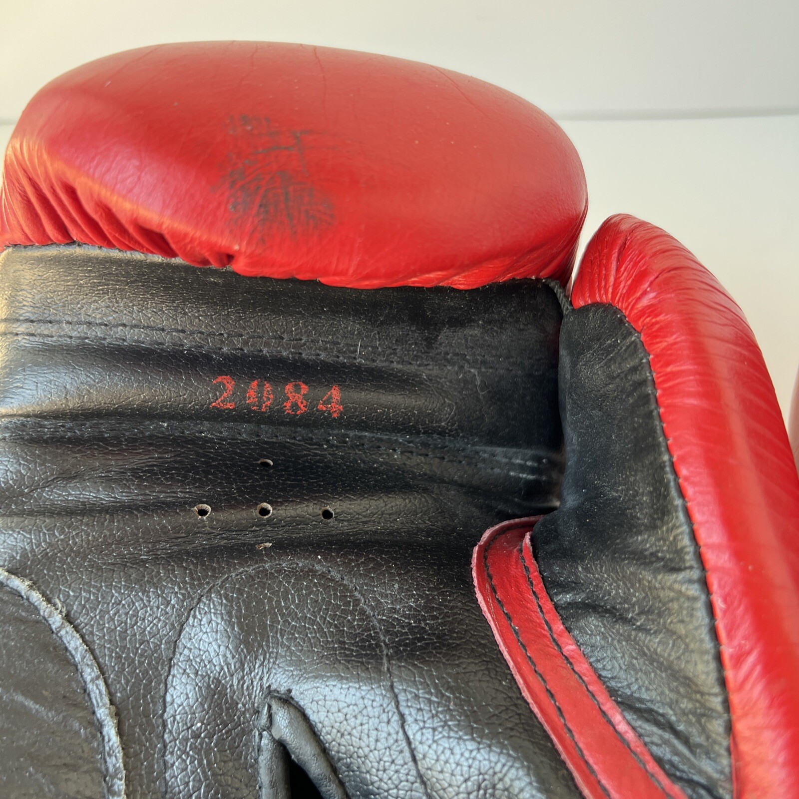 Everlast 14 oz Leather Boxing Gloves 2084 PreOwned Red and Black eBay