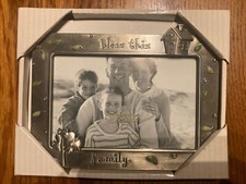 Metal picture frame for a Family Photo, 6 x 4 inches, Fetco Home Decor