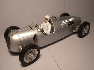 CMC 1/18  AUTO UNION  C  DRIVER  BERND  ROSEMEYER  PAINTED  FIGURE  BY  VROOM  