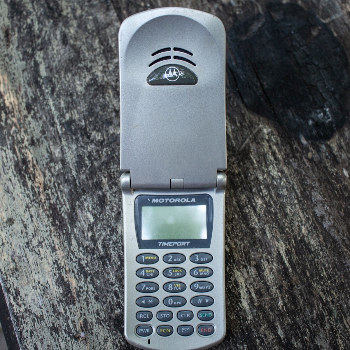 Mercedes-Benz Motorola Timeport Model Q6820612 Silver Flip