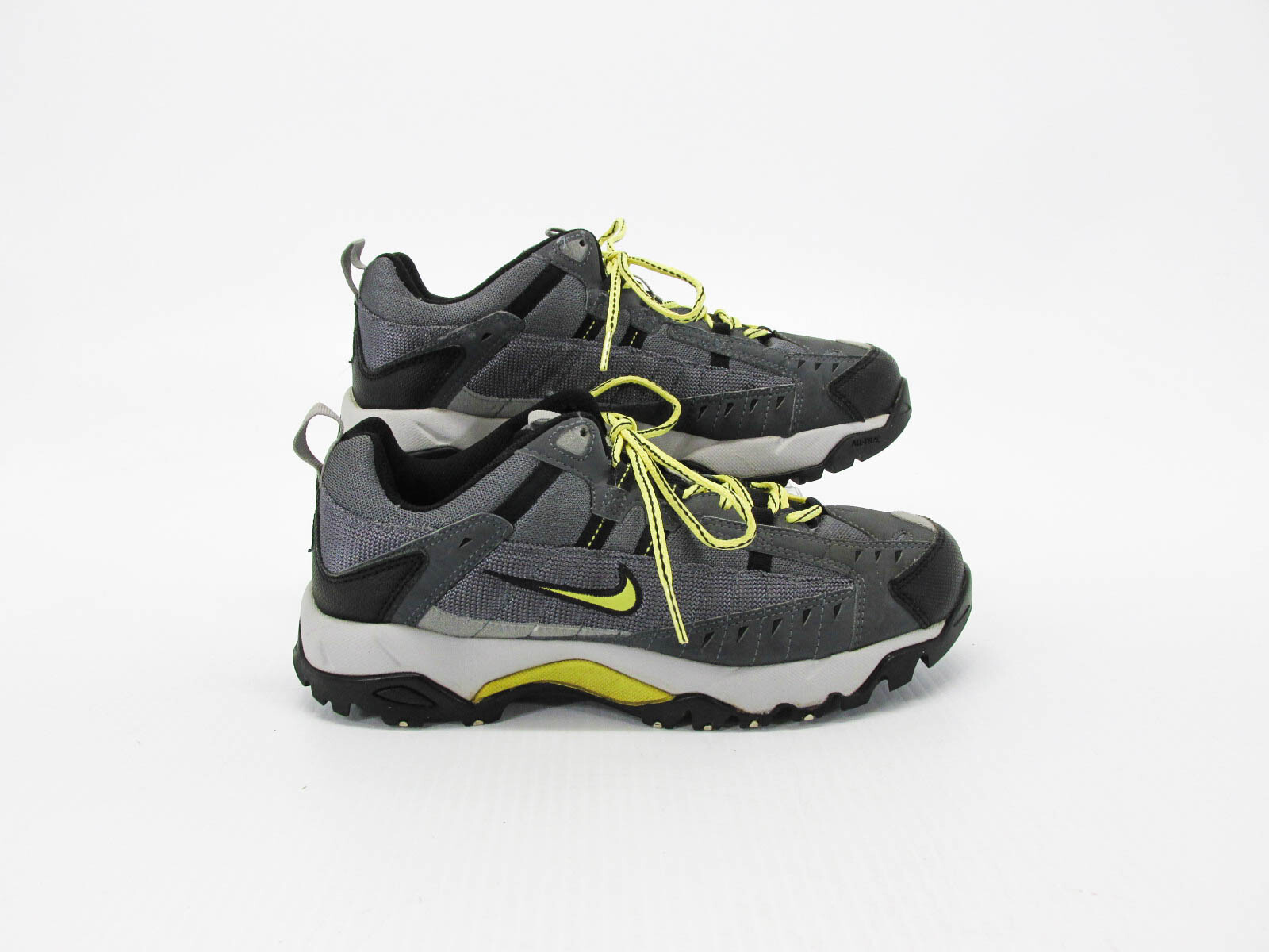 nike hiking sneakers womens