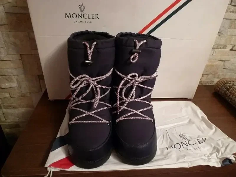 MONCLER GAMME BLEU MOON SNOW BOOTS, RUNWAY ITALY SIZE 42 US 9
Opens in a new window or tab