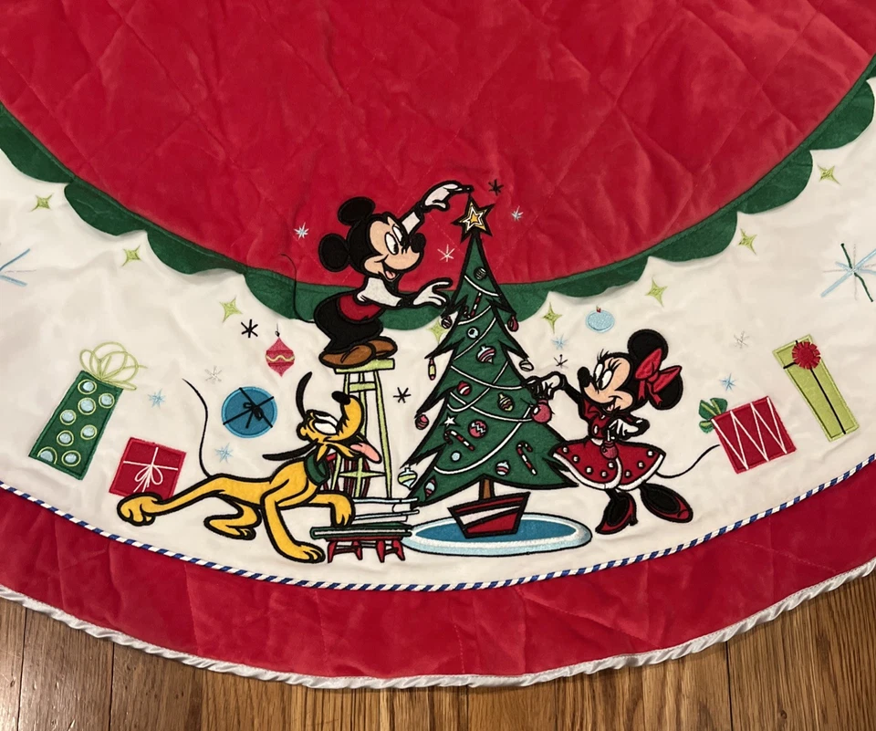 Disney store MICKEY & MINNIE & Pluto  2014 Christmas Tree Skirt  53" Velvet EUC - Image 2 of 4