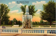 Memorial Fountain Detroit Zoological Park Michigan MI c1943 Unposted Postcard